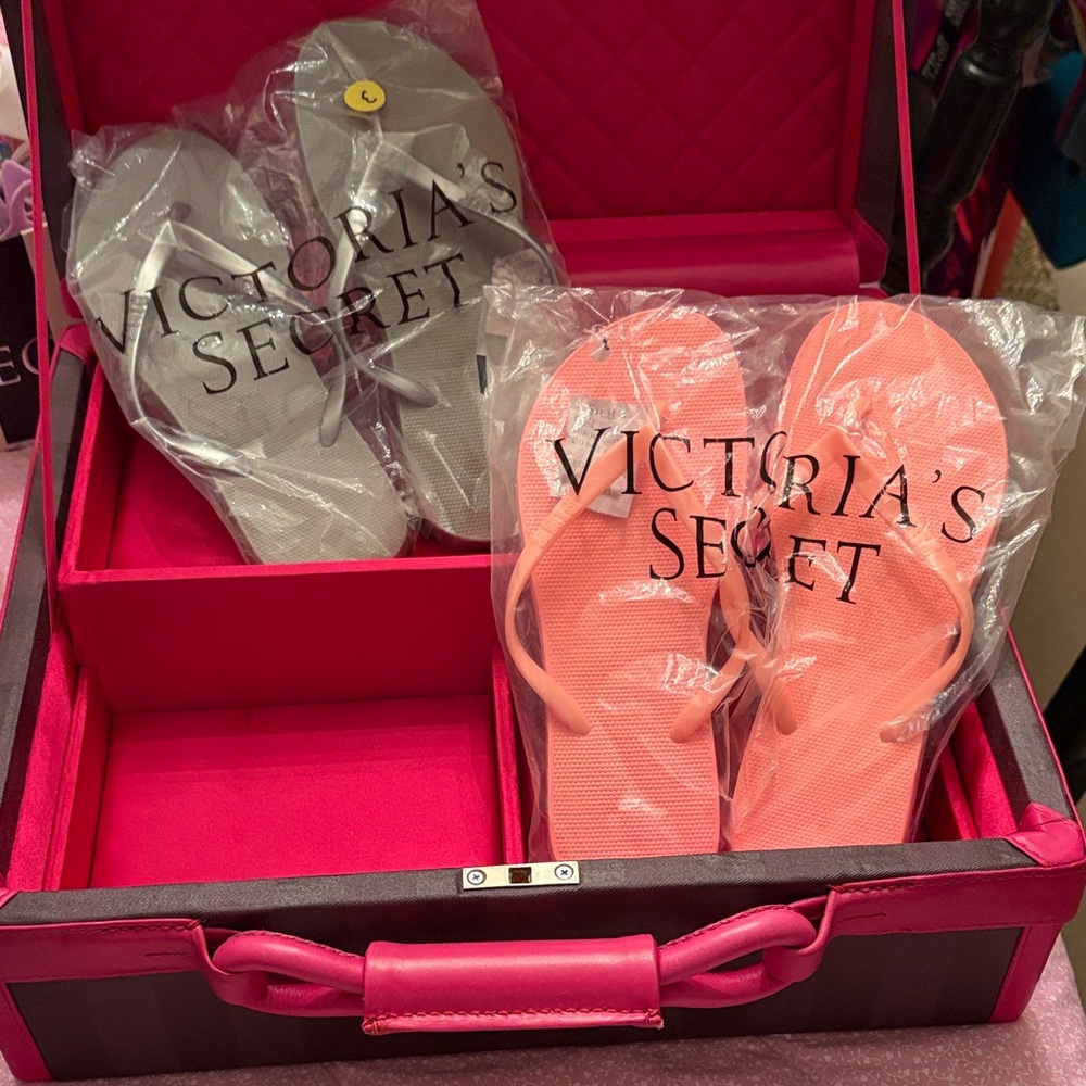 Victoria's Secret Pink BNIP 2 sets of sz M flip flops Peach and Grey